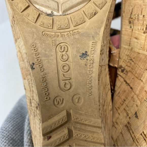 Crocs Women’s Brown A-Leigh Strappy Wedge Sandals Size 7 - Picture 5 of 6